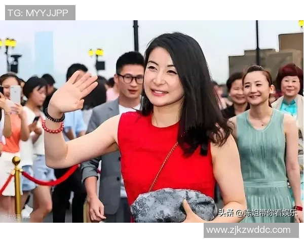 三大足球球星共聚一堂领奖瞬间 揭秘背后的荣耀与梦想