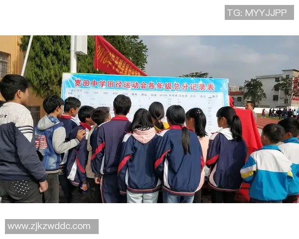 母子携手绿茵逐梦见证足球场上最温暖的星光时刻