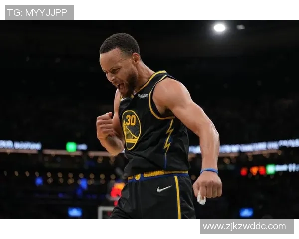 球星挑战踢足球的极限对决 谁能超越自我创造历史